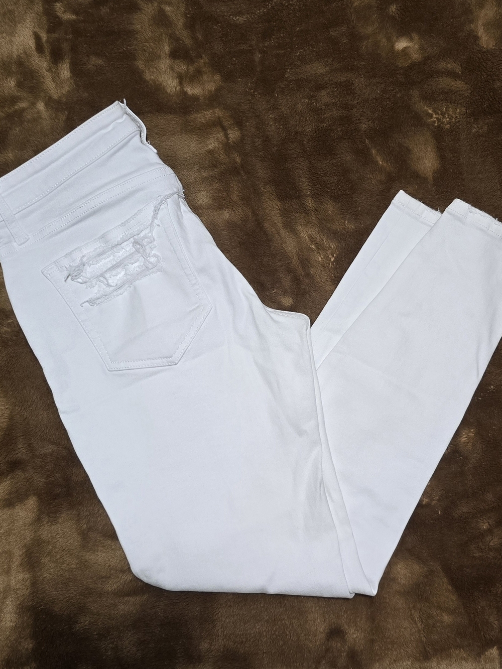 Daytrip White Women's Skinny Jeans with Distressed Back Pocket